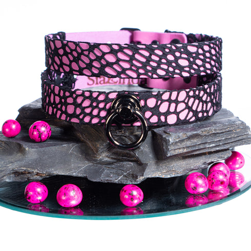 SiaLinda: Gothic Halloween Halsband Vacchetta Leder pink mit Gitterstoff, mit oder ohne Ring, Geschenkverpackung