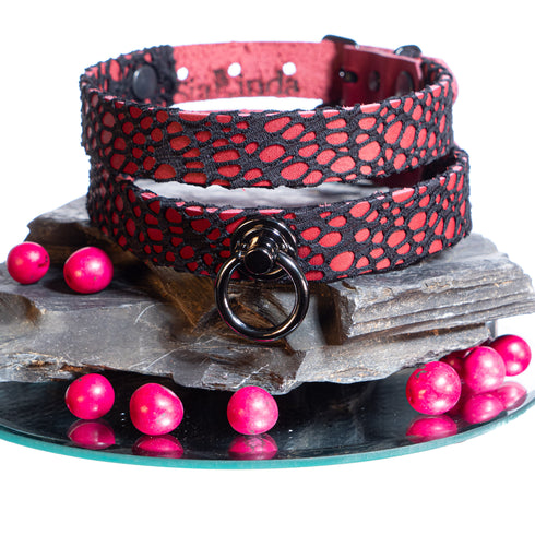 SiaLinda: Gothic Halloween Halsband Vacchetta Leder rot mit Gitterstoff, mit oder ohne Ring, Geschenkverpackung