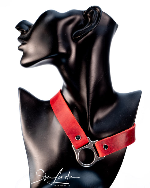 SiaLinda: Halsband Trigon RossO Rot Leder, mit einzigartigem O- Ring Element