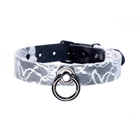 SiaLinda: Gothic Halloween Halsband schwarz mit weißer Spitze, Vacchetta-Leder, solo oder mit O-Ring