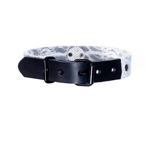 SiaLinda: Gothic Halloween Halsband schwarz mit weißer Spitze, Vacchetta-Leder, solo oder mit O-Ring