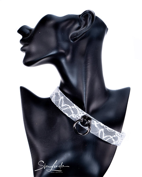 SiaLinda: Gothic Halloween Halsband schwarz mit weißer Spitze, Vacchetta-Leder, solo oder mit O-Ring