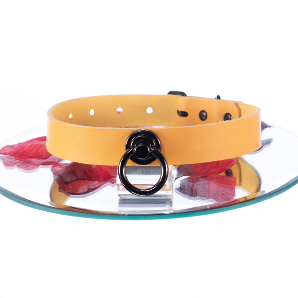 SiaLinda: BDSM Halsband Premium Vacchetta Leder aus Italien honig gelb, mit oder ohne Ring, Geschenkverpackung - SiaLinda.com