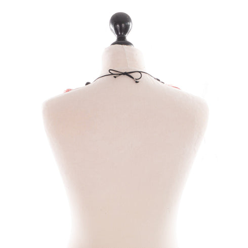 SiaLinda: Brustschmuck Rubina, schwarze Spitze, rote Federn und Strass Kristalle - SiaLinda.com