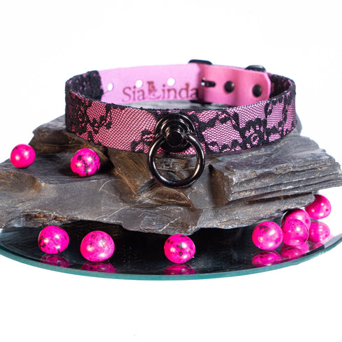 SiaLinda: Gothic Halloween Halsband Vacchetta Leder pink mit Spitze, mit oder ohne Ring, Geschenkverpackung - SiaLinda.com