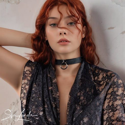 SiaLinda: Halsband Black Velvet, Veloursleder mit großem O - Ring 20mm, schwarz, Geschenkverpackung - SiaLinda.com