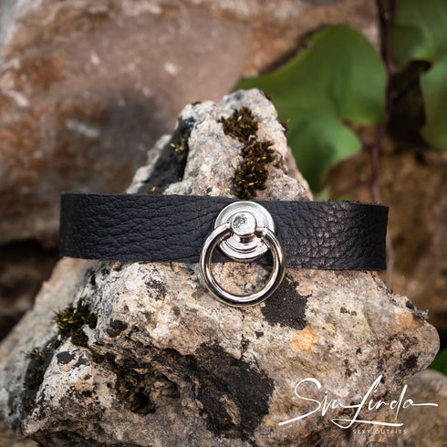 SiaLinda: Halsband Elchleder aus Finnland, schwarz, pur oder mit O - Ring nach Wahl - SiaLinda.com