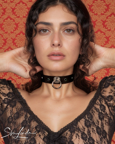 SiaLinda: Halsband Nr. 13 dunkel grün 8 Straß Kristalle und großem O - Ring 20mm, echt Leder schwarz - SiaLinda.com