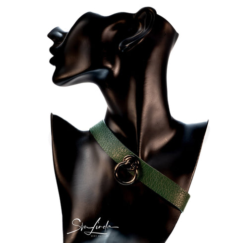SiaLinda: Halsband Ziegennappa dunkel grün, feinstes italienisches Leder, pur oder mit O - Ring - SiaLinda.com