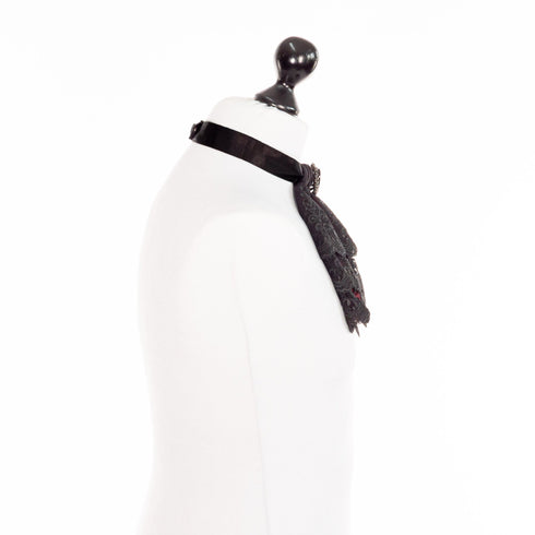 SiaLinda: Jabot Spitzenkragen Schwarz - Rot – Gothic trifft Eleganz - SiaLinda.com