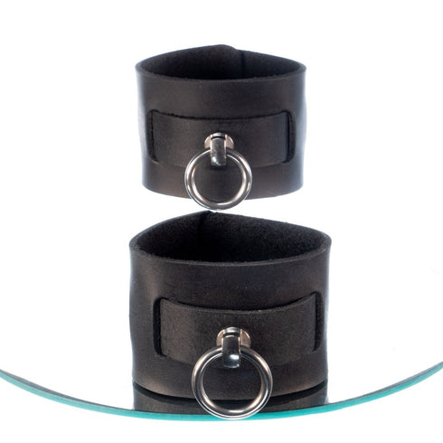 Sparset aus Arm - oder Fußfesseln mit Edelstahlring und passendem Halsband Nummer 12 - SiaLinda.com