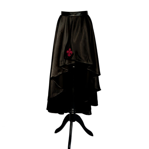 SiaLinda: Rock Jeanne, schwarz, Satin, Lilien Applikation, asymmetrisch, geschlitzt