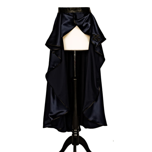 SiaLinda: Rock Saphira II, dunkel blau, Satin, Lilien Applikation, asymmetrisch, geschlitzt