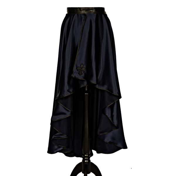 SiaLinda: Rock Saphira II, dunkel blau, Satin, Lilien Applikation, asymmetrisch, geschlitzt