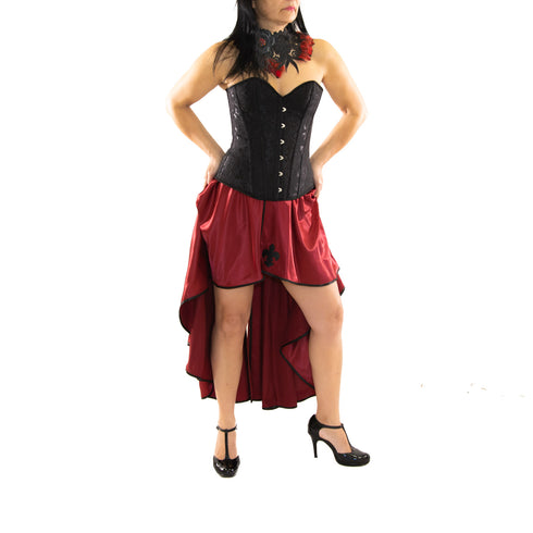 SiaLinda: Rock Scarlett, Metallic wein rot, Satin, Lilien Applikation, asymmetrisch, geschlitzt