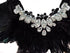 SiaLinda: Brustschmuck Briana, schwarz, mit großen Steinen, Spitze, Feder, Kunstleder - SiaLinda.com