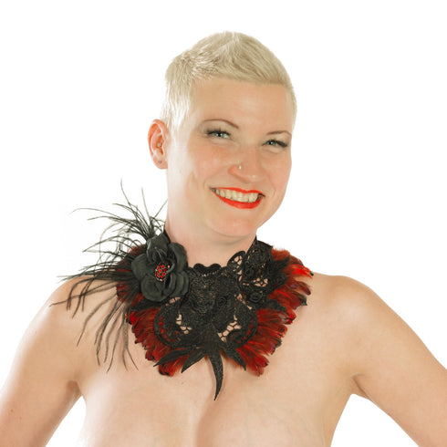 SiaLinda: Brustschmuck Halsschmuck Antoinette, mit schwarzen Rosen und roten Federn - SiaLinda.com