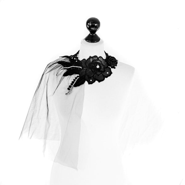 SiaLinda: Brustschmuck Halsschmuck Lou, schwarz, mit Spitze, schwarzer Rose, Kristallen - SiaLinda.com