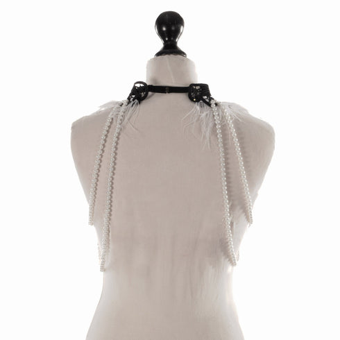 SiaLinda: Brustschmuck Twenty, schwarz weiß mit Perlen, Feder und Spitze - SiaLinda.com