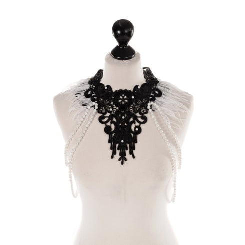 SiaLinda: Brustschmuck Twenty, schwarz weiß mit Perlen, Feder und Spitze - SiaLinda.com