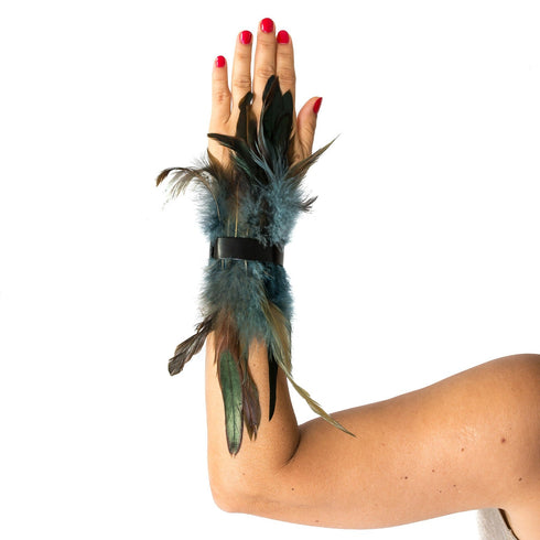 SiaLinda: Federarmband Zaha blau grau, mit Federn und schwarzem Leder, einstellbar - SiaLinda.com