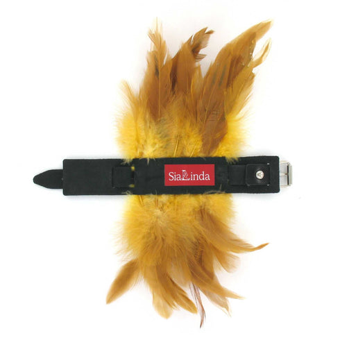 SiaLinda: Federarmband Zaha gelb braun, mit Federn und schwarzem Leder, einstellbar - SiaLinda.com