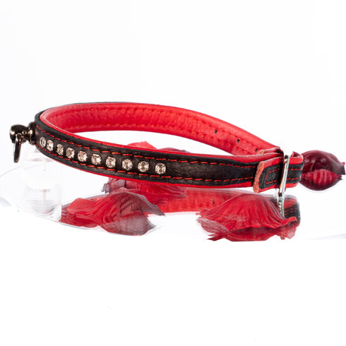 SiaLinda: Halsband echtes Elch Leder mit kl. O-Ring und Strass, schwarz / rot 14 mm breit - SiaLinda.com