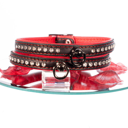 SiaLinda: Halsband echtes Elch Leder mit kl. O-Ring und Strass, schwarz / rot 14 mm breit - SiaLinda.com