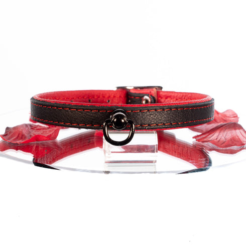 SiaLinda: Halsband echtes Elch Leder mit kl. O-Ring, zweifarbig, schwarz / rot 14 mm breit - SiaLinda.com