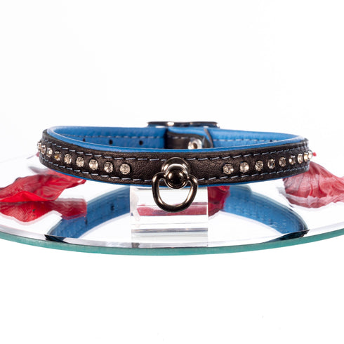 SiaLinda: Halsband echtes Elch Leder mit kleinem O-Ring und Strass, schwarz / blau 14 mm breit - SiaLinda.com