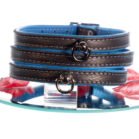 SiaLinda: Halsband echtes Elch Leder mit kleinem O-Ring, zweifarbig, schwarz / blau 14 mm breit - SiaLinda.com