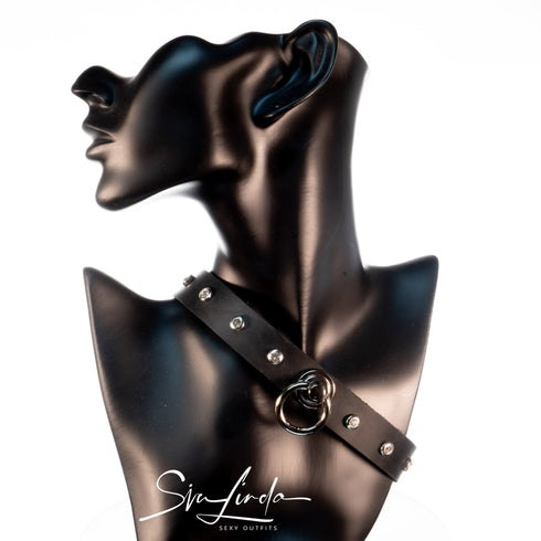 SiaLinda: Halsband echtes Leder schwarz mit 8 Straß - Kristallen und großem O-Ring 20mm, Geschenkverpackung - SiaLinda.com