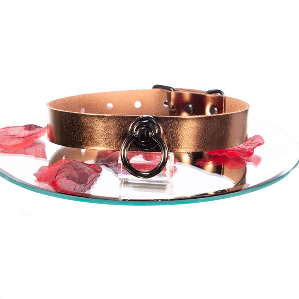 SiaLinda: Halsband Nobile, gold laminiert und schwarzer O-Ring, echt Rindsleder - SiaLinda.com