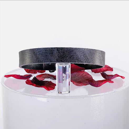 SiaLinda: Halsband Nova Büffelleder dunkelgrau schwarz, pur, mit Kristall oder mit O-Ring - SiaLinda.com