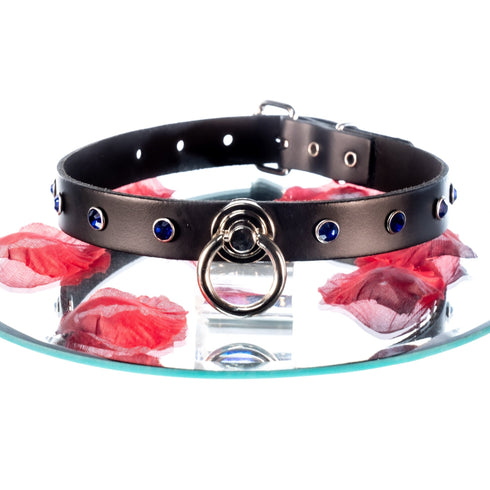 SiaLinda: Halsband Nr. 13 dunkel blau 8 Straß Kristalle und großem O-Ring 20mm, echt Leder schwarz - SiaLinda.com