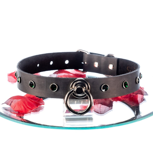 SiaLinda: Halsband Nr. 13 dunkel grün 8 Straß Kristalle und großem O-Ring 20mm, echt Leder schwarz - SiaLinda.com