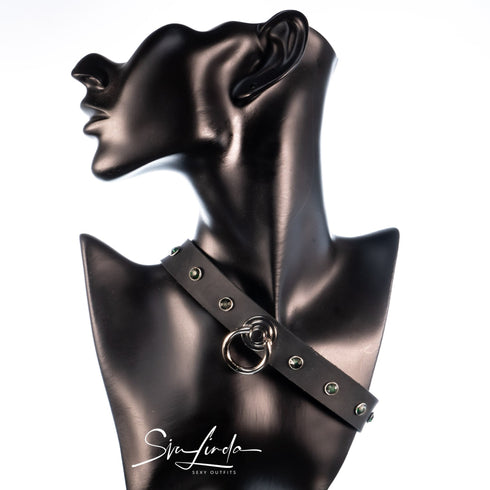 SiaLinda: Halsband Nr. 13 dunkel grün 8 Straß Kristalle und großem O-Ring 20mm, echt Leder schwarz - SiaLinda.com