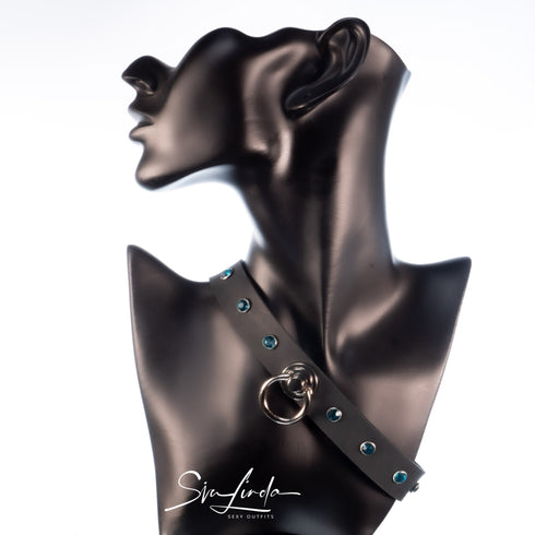 SiaLinda: Halsband Nr. 13 petrol blau - grün 8 Straß Kristalle und großem O-Ring 20mm, echt Leder schwarz - SiaLinda.com