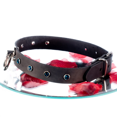 SiaLinda: Halsband Nr. 13 petrol blau - grün 8 Straß Kristalle und großem O-Ring 20mm, echt Leder schwarz - SiaLinda.com