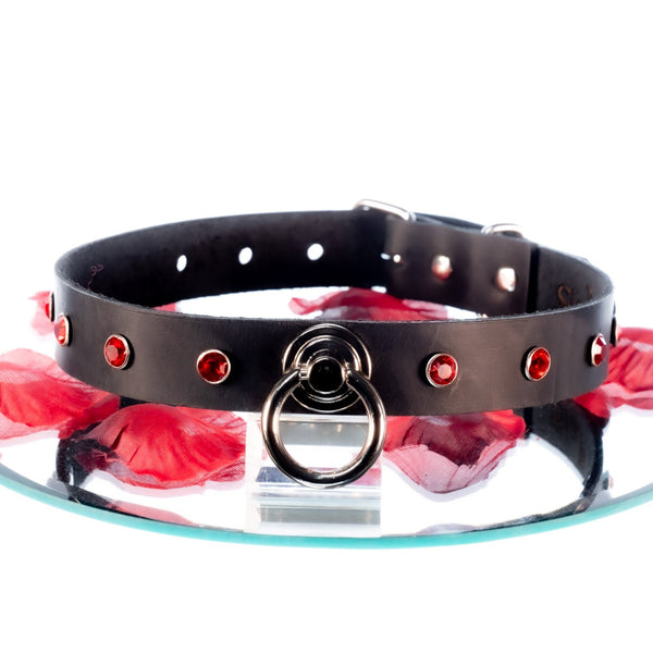 SiaLinda: Halsband Nr. 13 rot 8 Straß Kristalle und großem O-Ring 20mm, echt Leder schwarz - SiaLinda.com