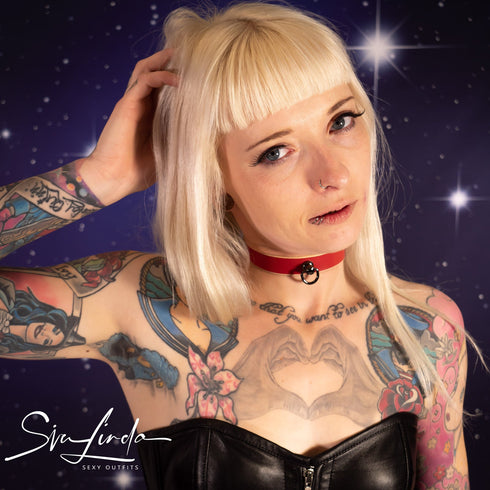 SiaLinda: Halsband Rot Natur, mit O-Ring in gold oder schwarz, Rindsleder, pflanzlich gegerbt - SiaLinda.com