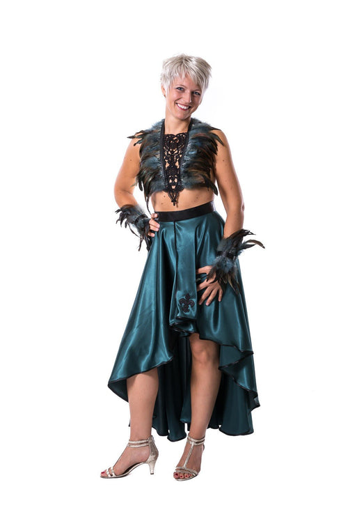 SiaLinda: Harness Zaha blau grau, mit Federn, schwarzer Spitze und Hämatitperlen - SiaLinda.com