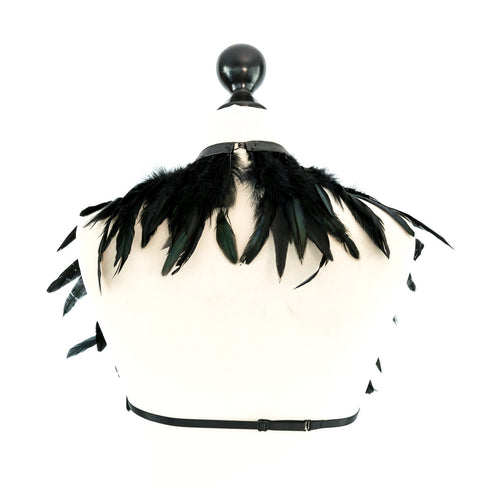 SiaLinda: Harness Zaha schwarz, mit Federn, schwarzer Spitze und Hämatitperlen - SiaLinda.com