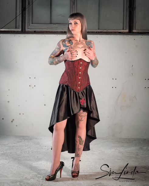 SiaLinda: Rock Jeanne, schwarz, Satin, Lilien Applikation, asymmetrisch, geschlitzt - SiaLinda.com