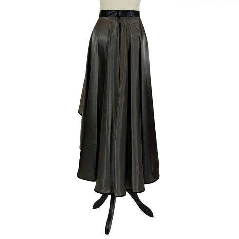 SiaLinda: Rock Perla, perl grau, Satin, Lilien Applikation, asymmetrisch, geschlitzt - SiaLinda.com